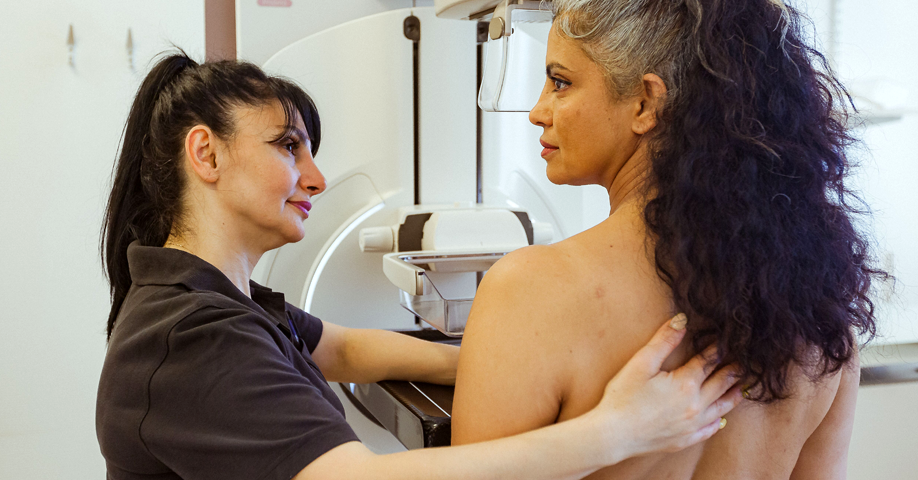 Mammografi – en röntgenundersökning särskilt framtagen för att upptäcka förändringar i brösten.